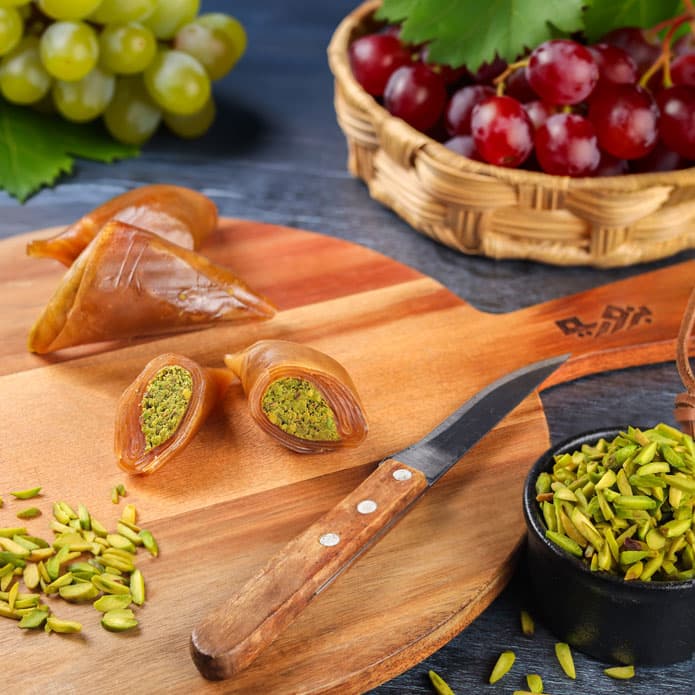 ملبن عنب بالفستق الحلبي بزورية (بدون سكر مضاف)